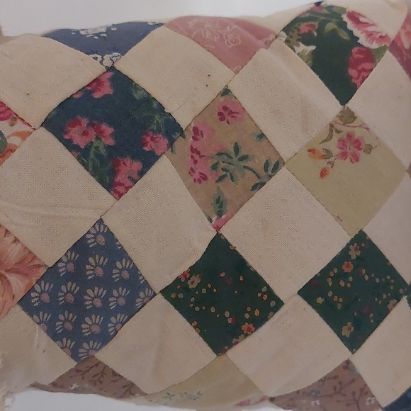 Hand Made Quilted Doll Angel Terry's Village Holding A Flower - Picture 6 of 8